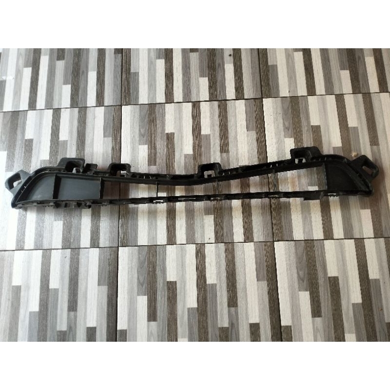 Ram bemper depan Mazda2 Skyactiv