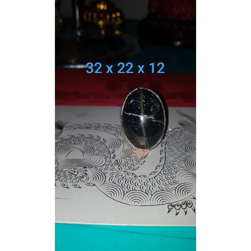 Batu tapak jalak Tali petir emas dan perak
Uk 32 x 22 x 12
Batu black jack
Asli ujung tanjung