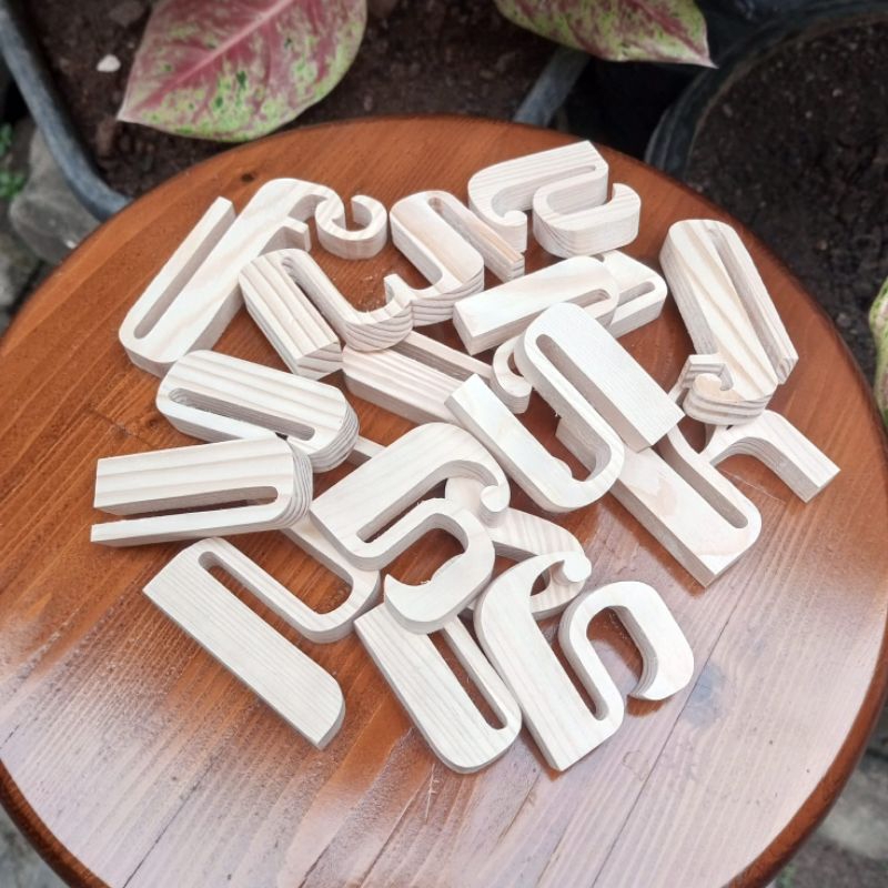 Huruf kayu jati belanda