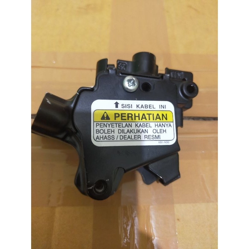 BREKET HENDLE LEVER DUDUKAN HENDEL REM KIRI HONDA BEAT DELUXE,BEAT STREET,SCOOPY ORIGINAL