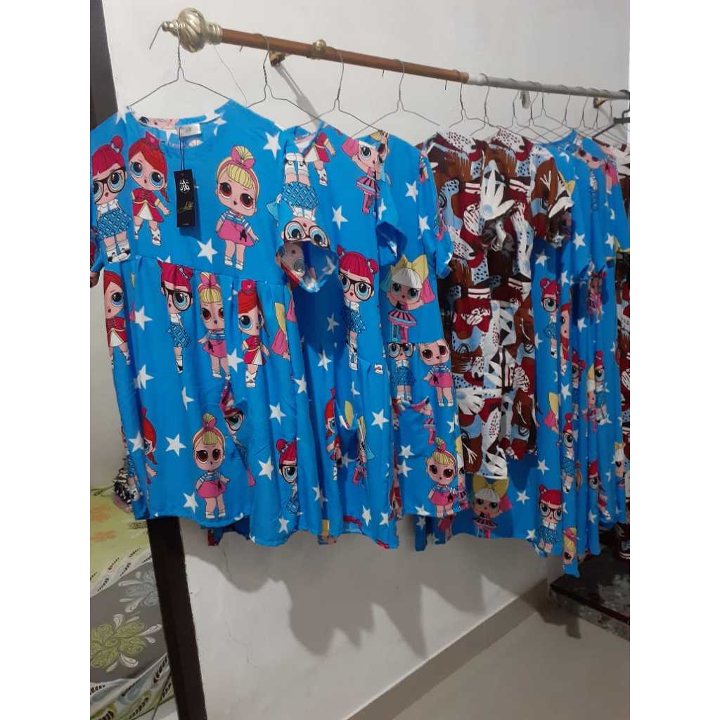 DRESS REMPEL ANAK-ANAK 5/10 Tahun BAHAN RAYON MOTIF BONEKA DAN BUNGA
