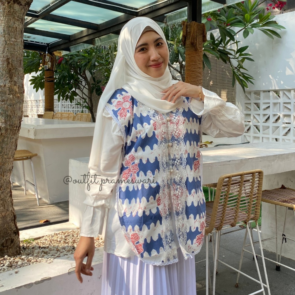 Aruna Vest-Outer Wanita-Vest Kondangan Kekinian-Fashion Muslim Kekinian-Vest Wanita Batik-Inspirasi 