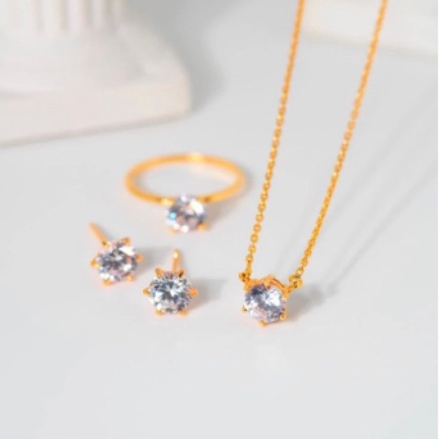 satu set emas perhiasan