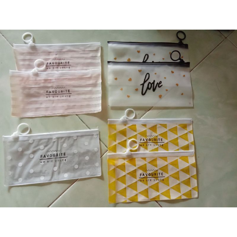 

Tempat Pensil Karakter