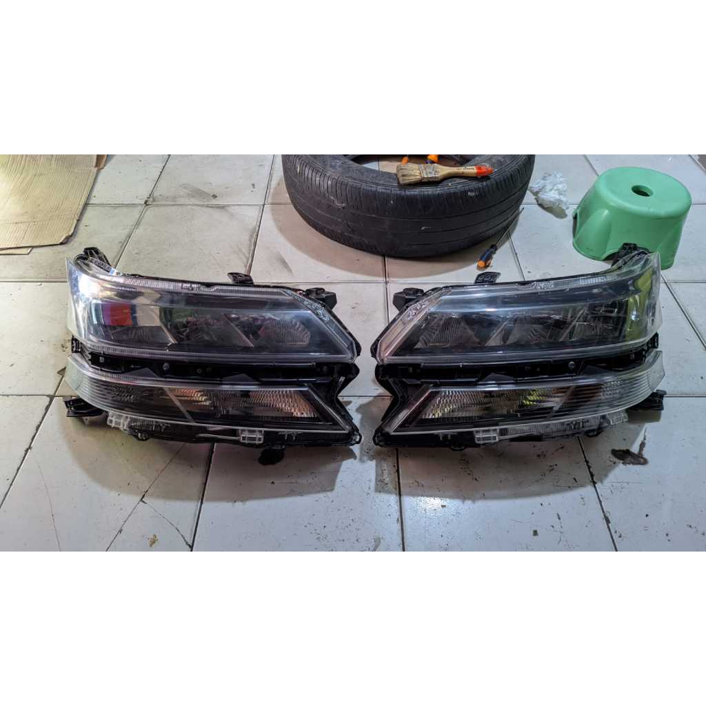 Headlamp Avanza Veloz 2020