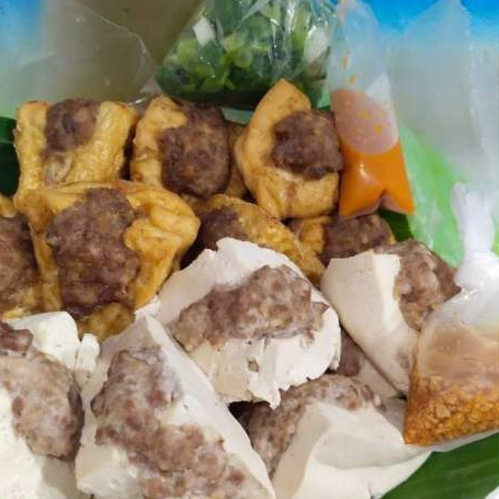 

Nyong Theu Fu / Tahu Isi Daging Babi / Ayam Khas Kalimantan