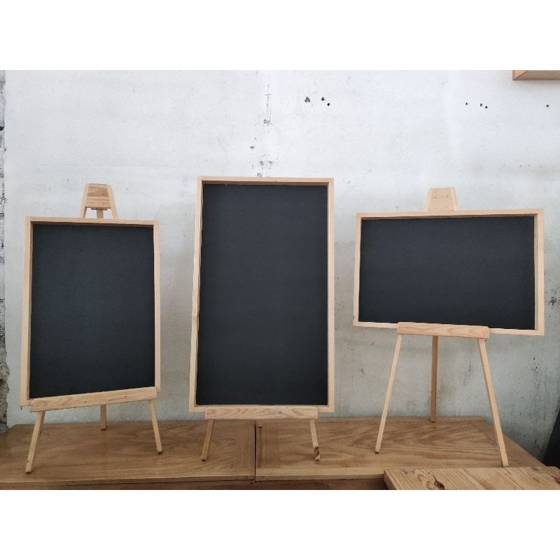 

BLACKBOARD STANDING 40cmx60cm/PAPAN TULIS KAPUR+STAND/PAPAN NAMA KAYU STANDING/PAPAN LIST MENU CAFE/DECOR WEDDING HAMPERS