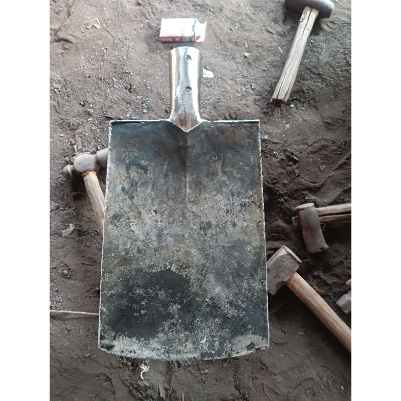 Sekop/Lempak gali tanah