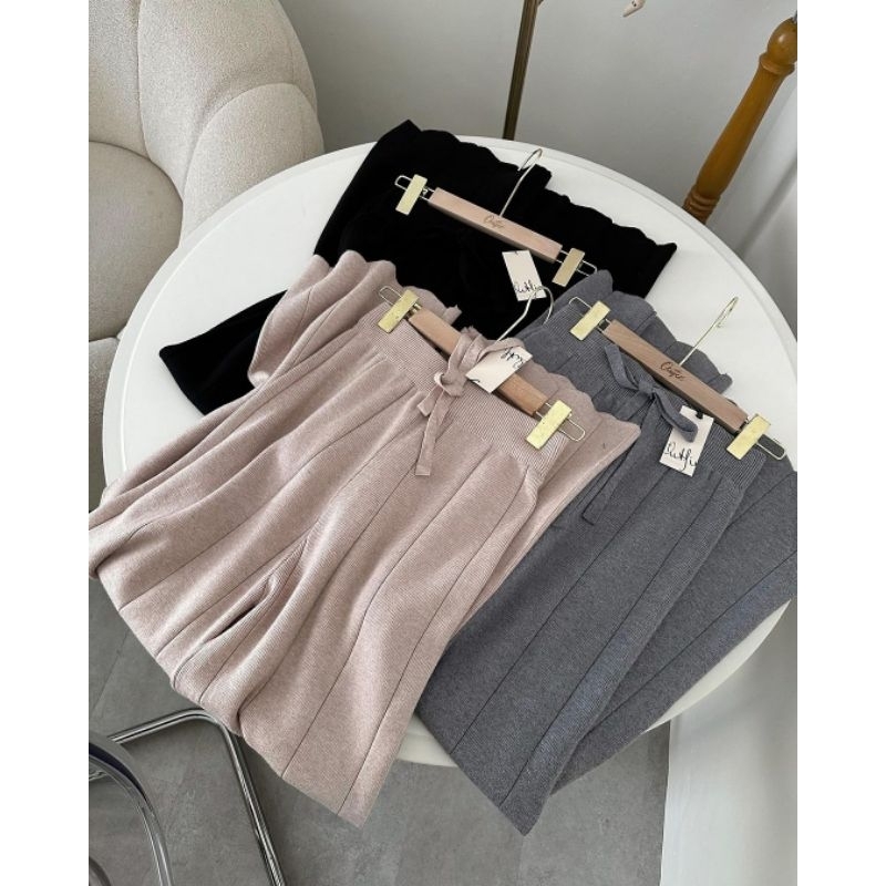 Wavey knit kulot outfix Zalyn tery cutbray OUTFIX LIZA CUTBRAY PANTS by outfix Lea loose jeans by ou