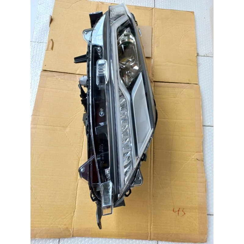 Headlamp Lampu Depan Pajero Sport Original