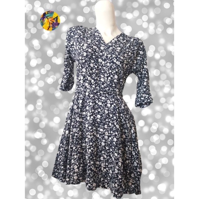 Midi flare dress wanita biru motif bunga putih