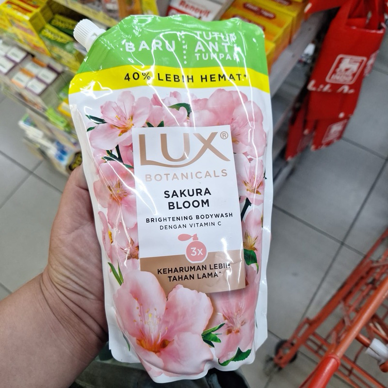 LUX sakura Bloom sabun mandi cair 825ml