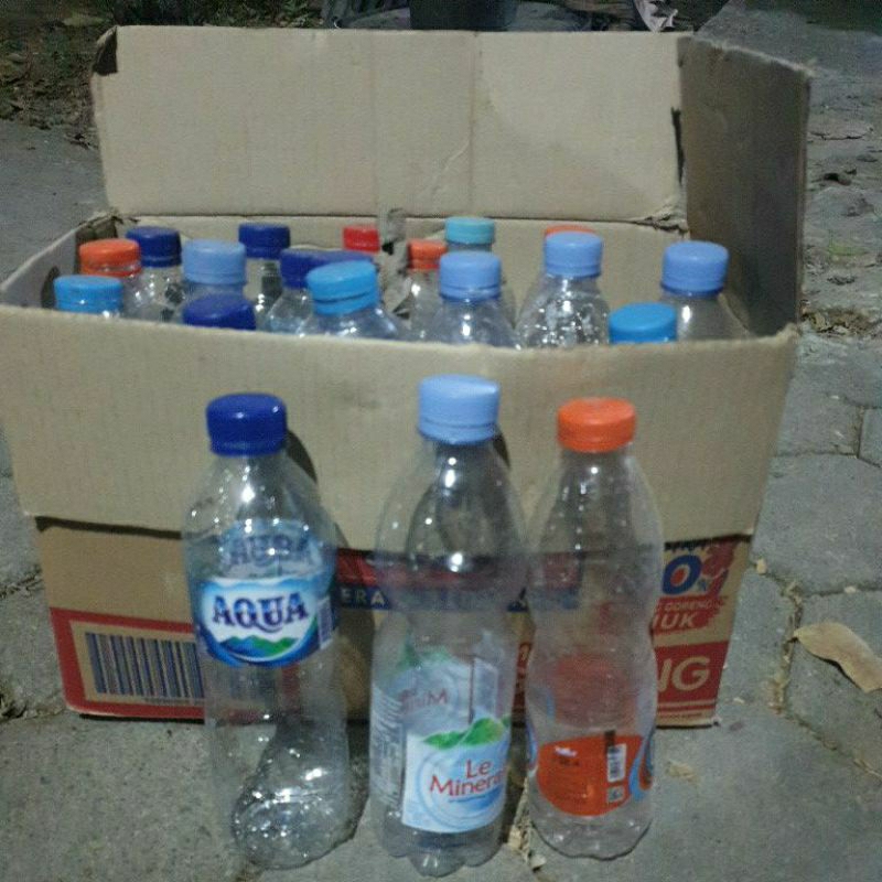 

botol bekas akua 600 ml le mineral cleo ades campur bersih bahan kerajinan