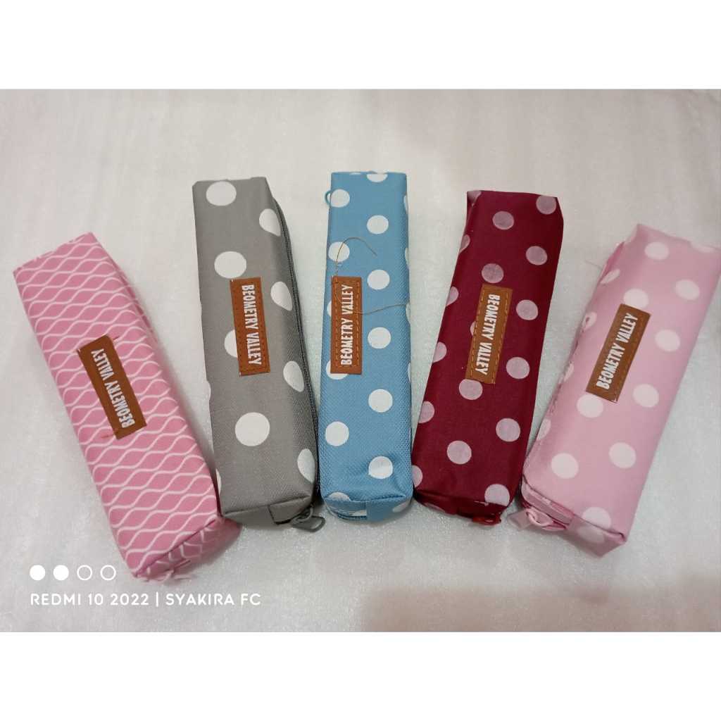 

KOTAK PENSIL KAIN MOTIF POLKADOT
