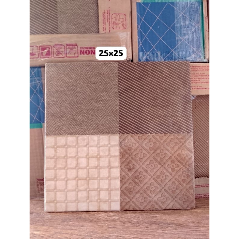 Keramik Kamar Mandi 25x25