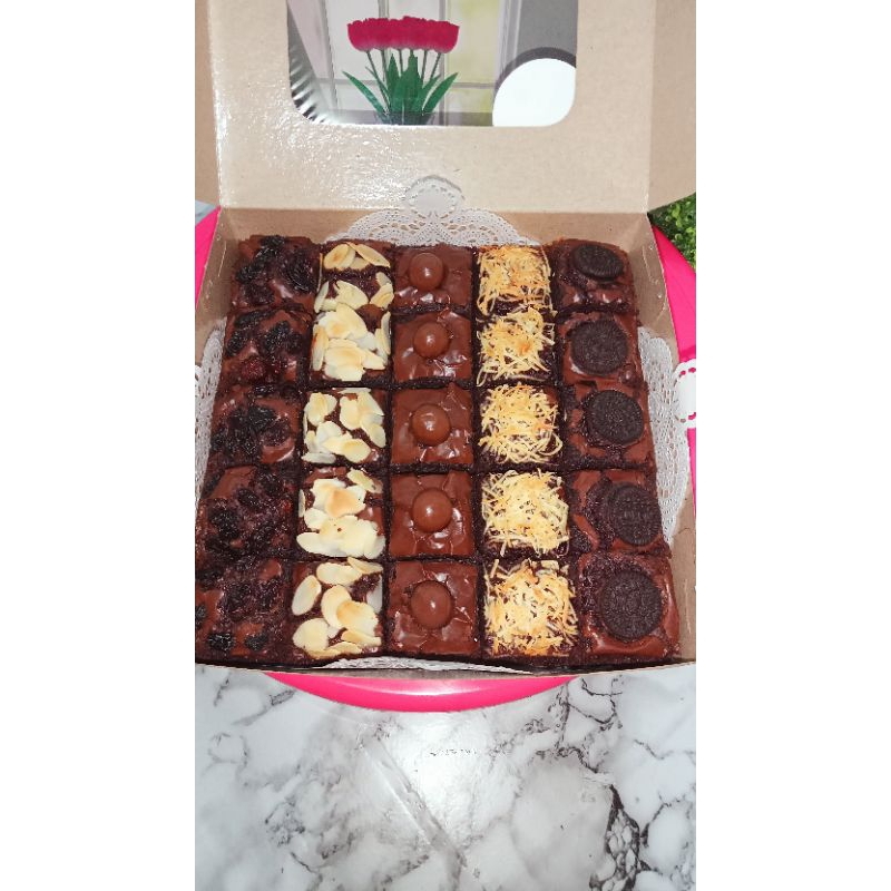 

Pudgy brownies ukuran 20x20 cm