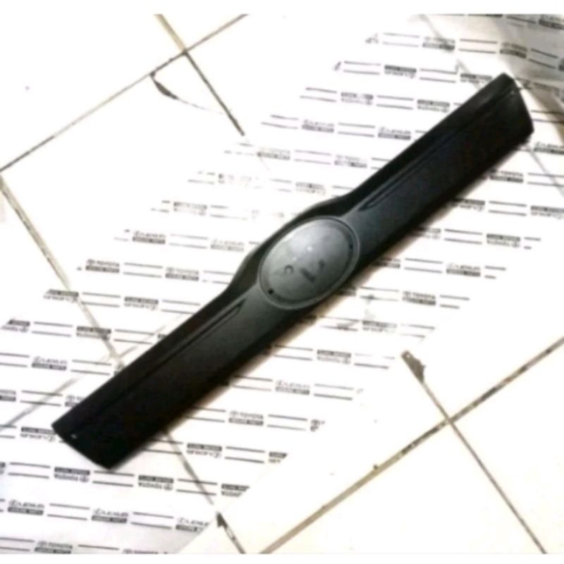 list body trunklid bagasi List bagasi Toyota raize & Daihatsu Rocky original list bagasi mobil raize