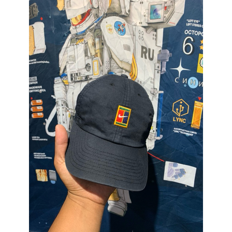 Topi Nike Court