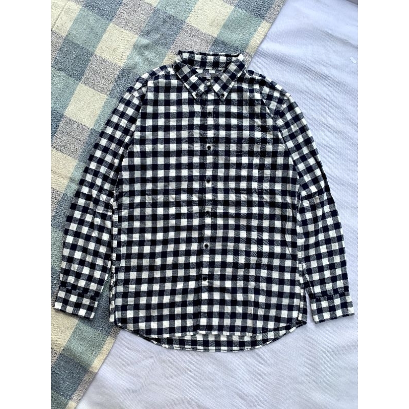 KEMEJA FLANNEL UNIQLO KOTAK-KOTAK PUTIH NAVY