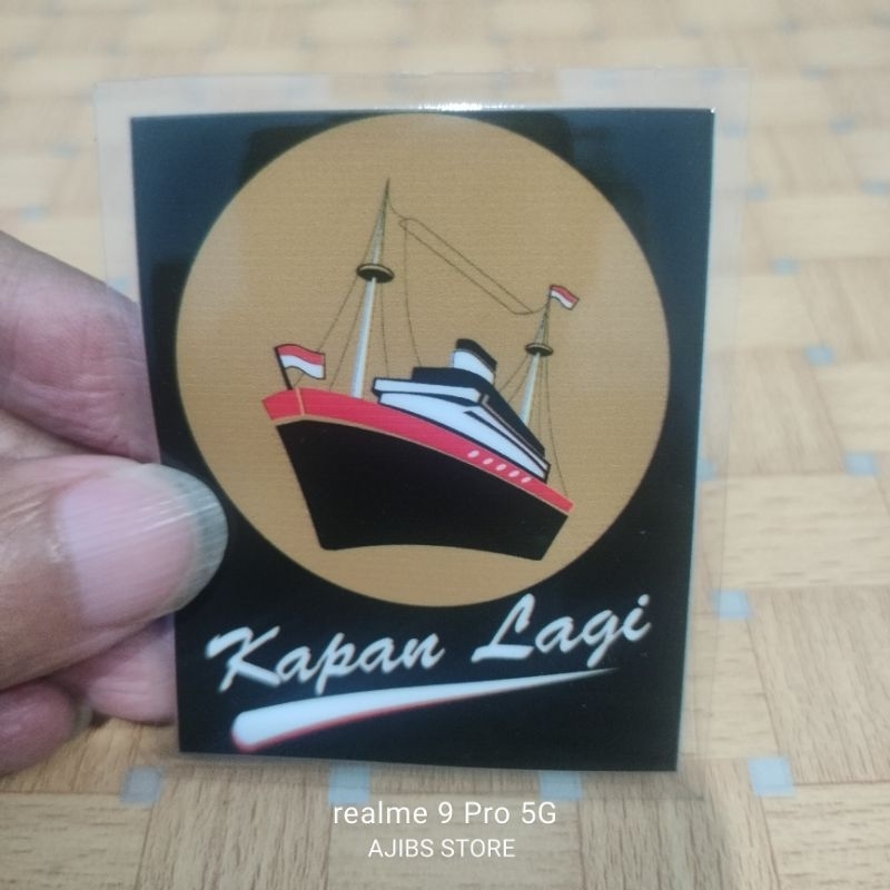 

STIKER DTF UV HD PLESETAN KAPAL API UNTUK HP LAPTOP MOBIL MOTOR