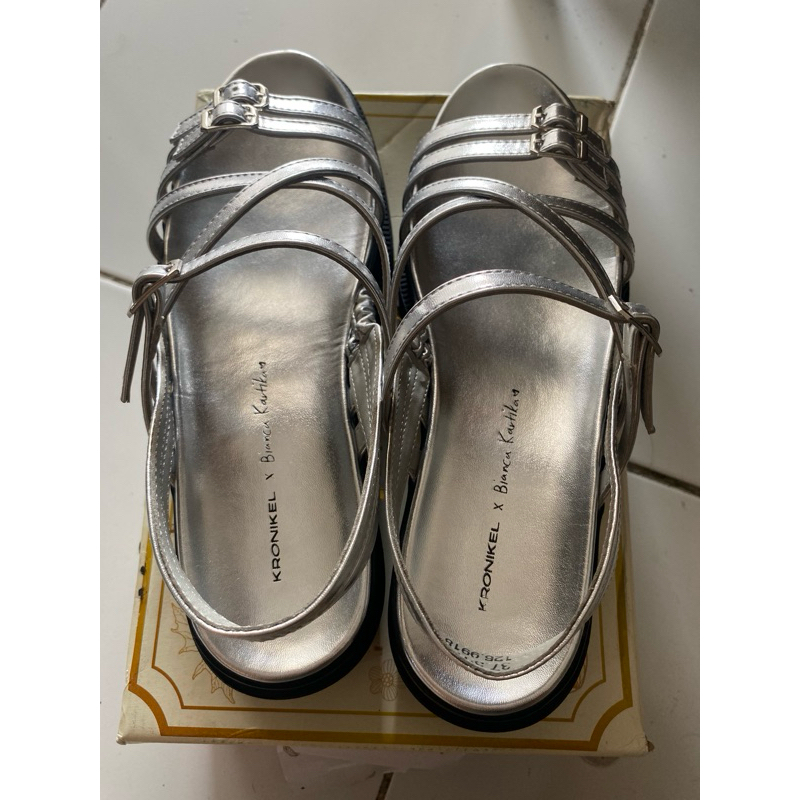 preloved kronikel x bianca kartika