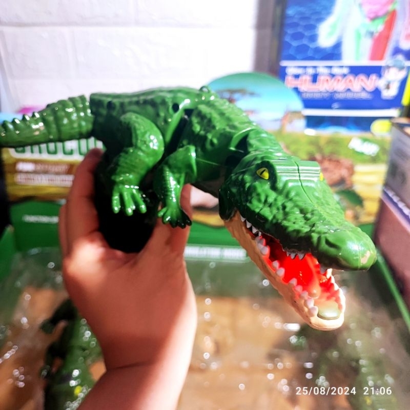 Mainan pistol buaya gerak lampu suara asap Nano Spray Gun bentuk Buaya Mainan unik kado anak mainan 