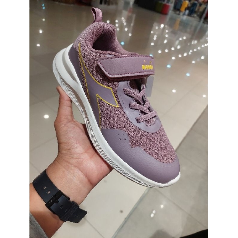 Diadora kids running