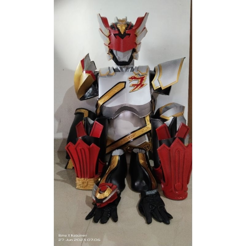 bima x satria kostum sudah sama pedang