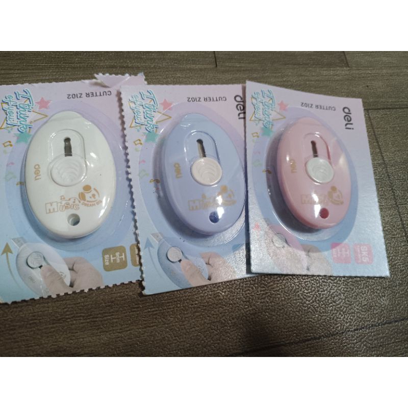 

Cutter Mini Lucu Untuk Unboxing Paket