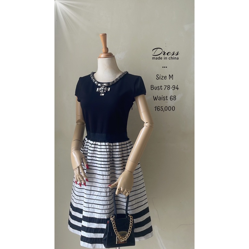 Midi dress hitam atas polos kaos stretch bawah rok payung melar stripe motif garis premium kalung ne