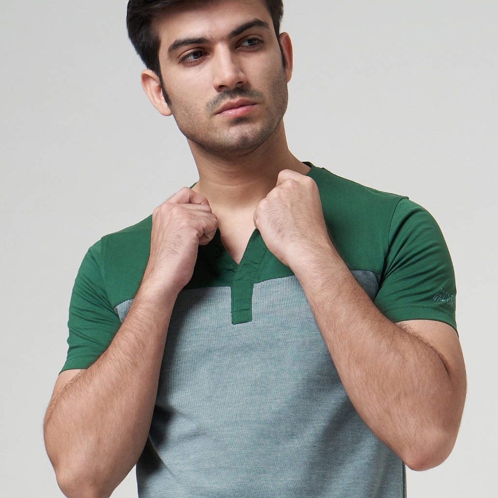 MCB T-shirt Pria V-neck Button Basic Polos Kaos Cedrik Syrah / Ripple Green | 0103024.04024