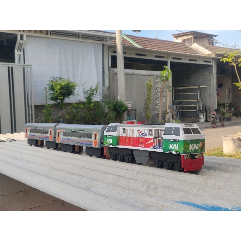 Lokomotif CC206 versi ketupat bedug +2gerbong- Miniatur Kereta Api Kayu