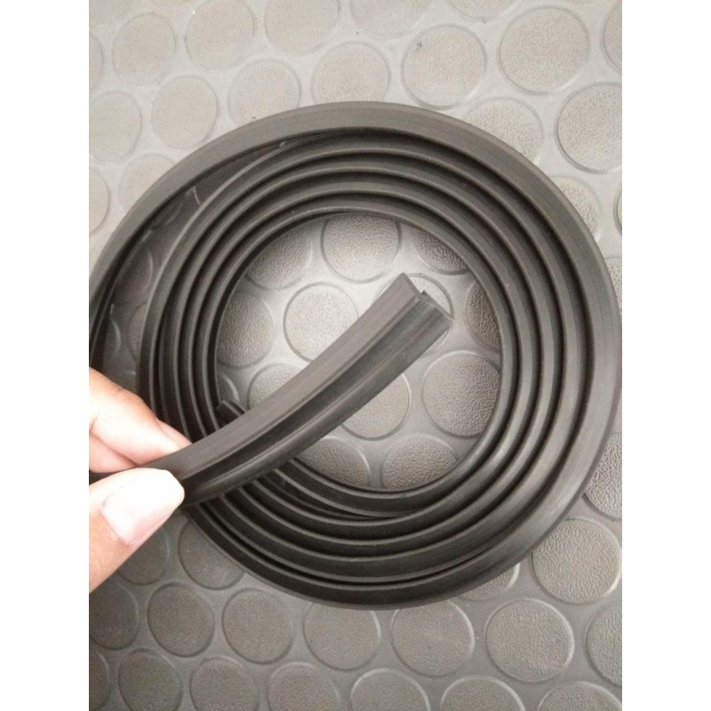 Karet Lis Kaca Bawah Depan Mobil Mitsubishi Strada L200