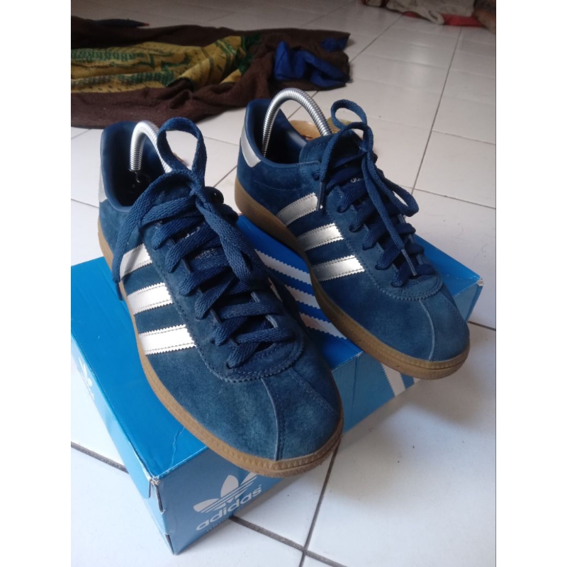 Adidas Munchen navy silver Sepatu