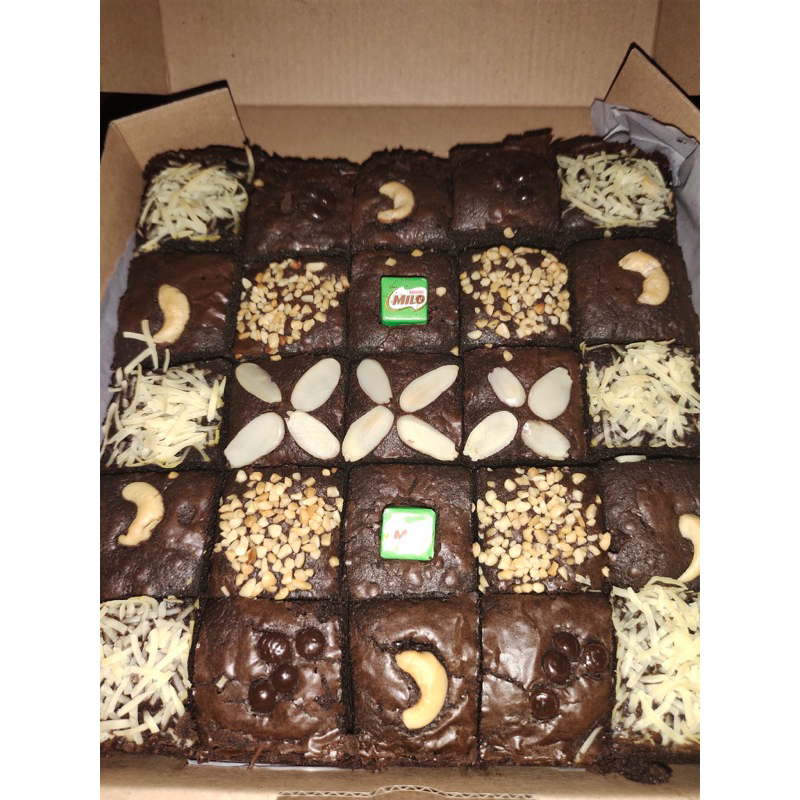 

FUDGY BROWNIES - brownies 25pcs