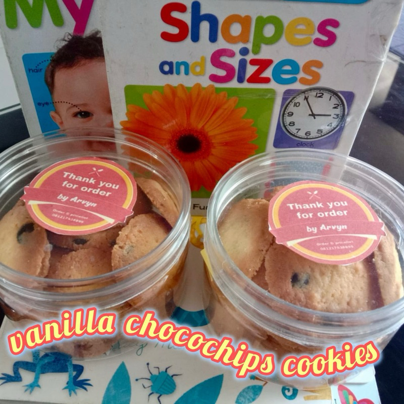 

VANILLA CHOCOCHIPS COOKIES