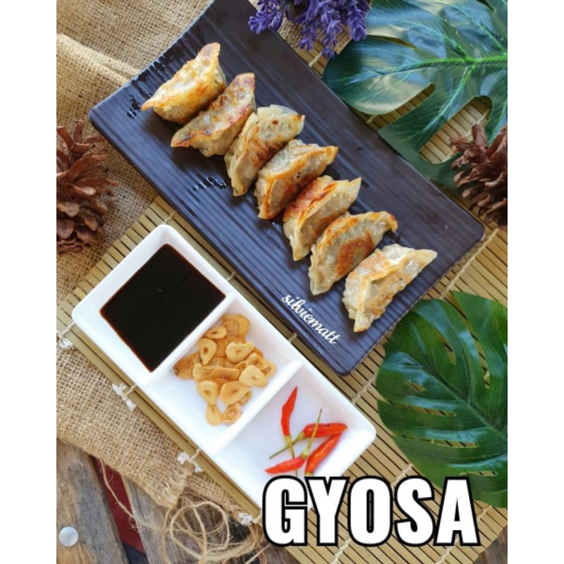 

Gyoza ayam frozen (isi 10)