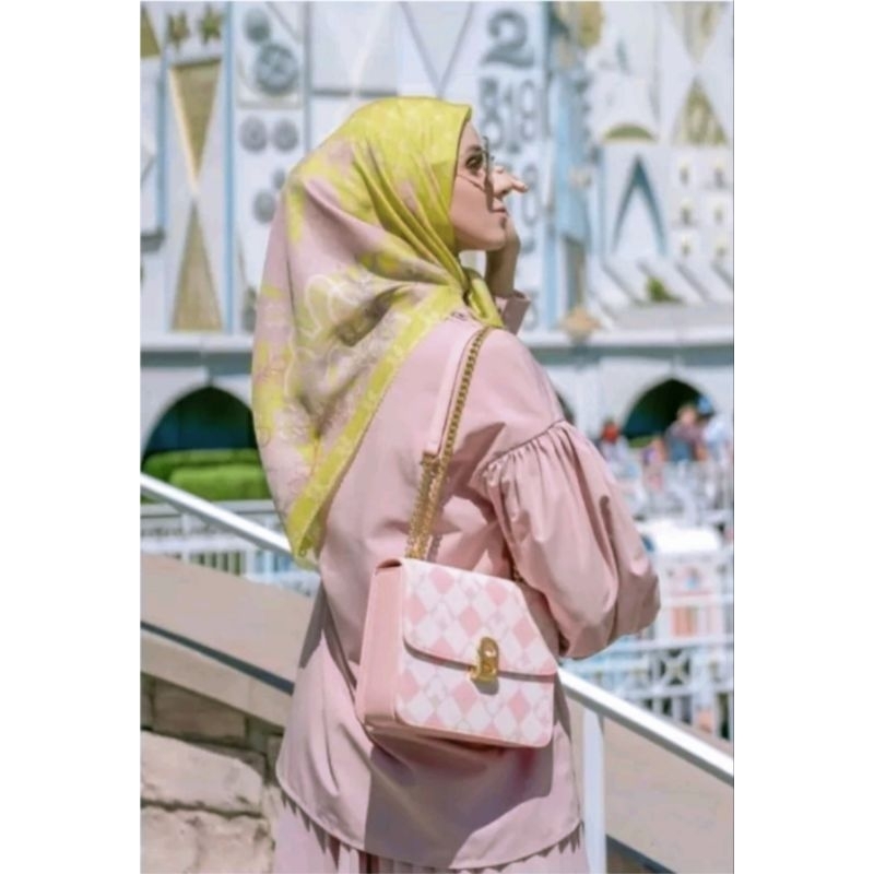 BUAT YANG SERIUS - PRELOVED VOAL Buttonscarves The Dream Park (TDP) x Disney - Sun (Kuning)