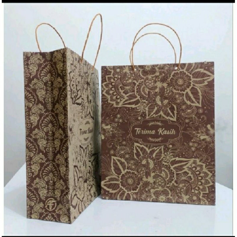 

PROMO MURAH 300 PCS PAPERBAG MOTIF BATIK DAN KUPU KUPU UKURAN 21x17x5