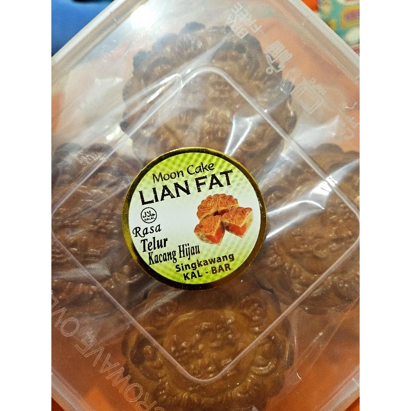 

LIAN FAT MOON CAKE PANDAN ISI TELOR ASIN