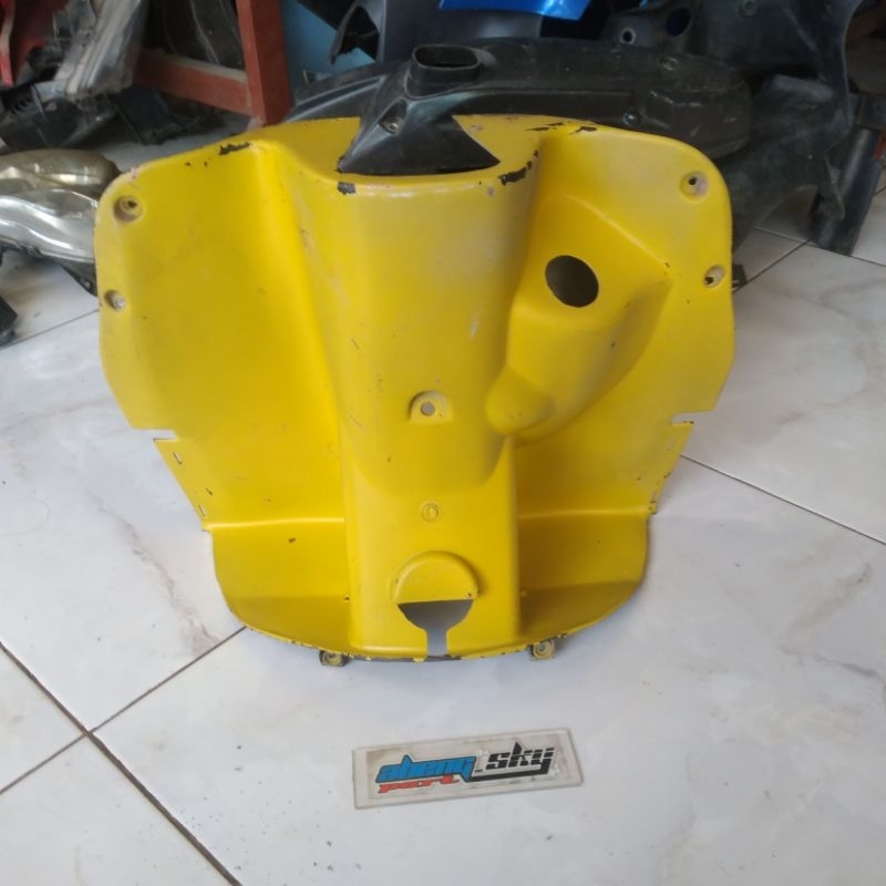 COVER LEGSIL DASBOR KUNCI BAGIAN ATAS KYMCO METICA BEKAS ORIGINAL