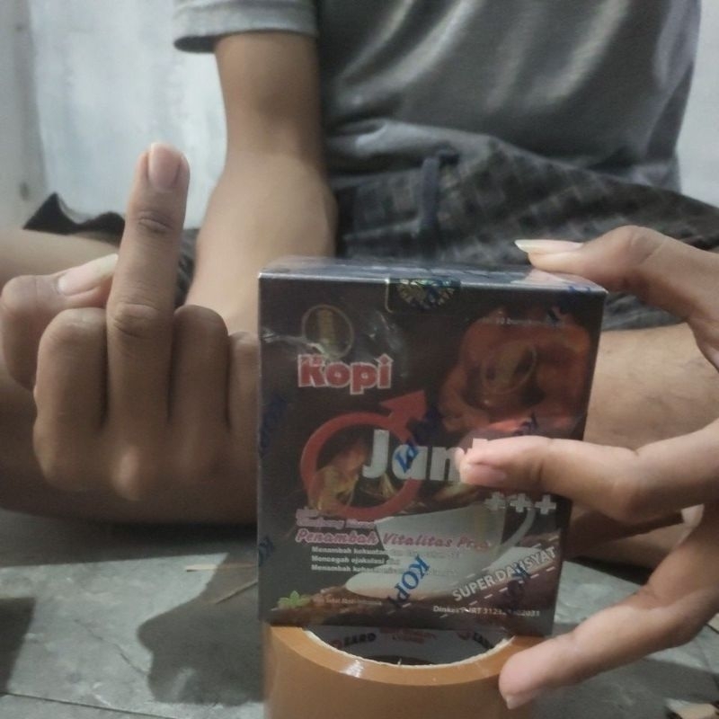 

kopi 1 gelasan buat bapake kita semakin jantane