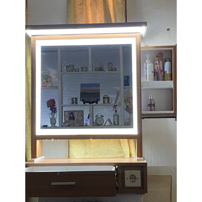 CERMIN MAKEUP LED TOUCHSCREEN