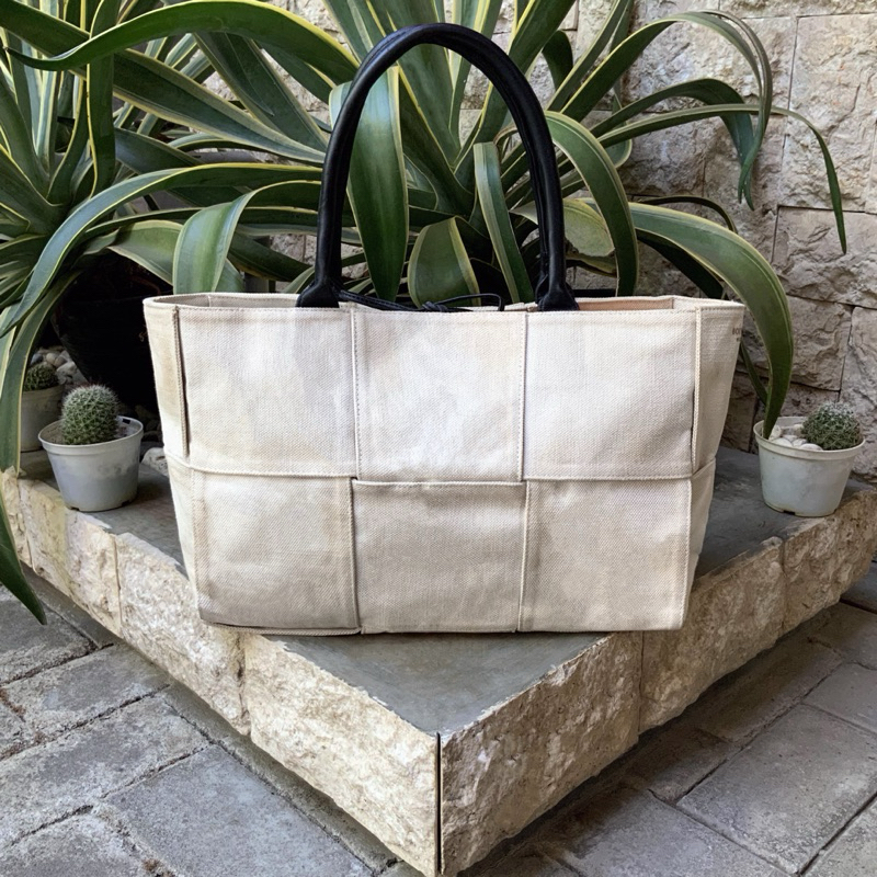 BOTTEGA VENETA CANVAS INTRECCIATO MEDIUM ARCO TOTE BAG BEIGE