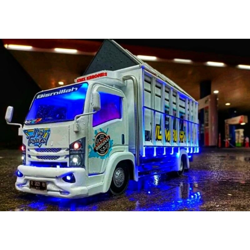 tawakal 5 truk oleng miniatur putih