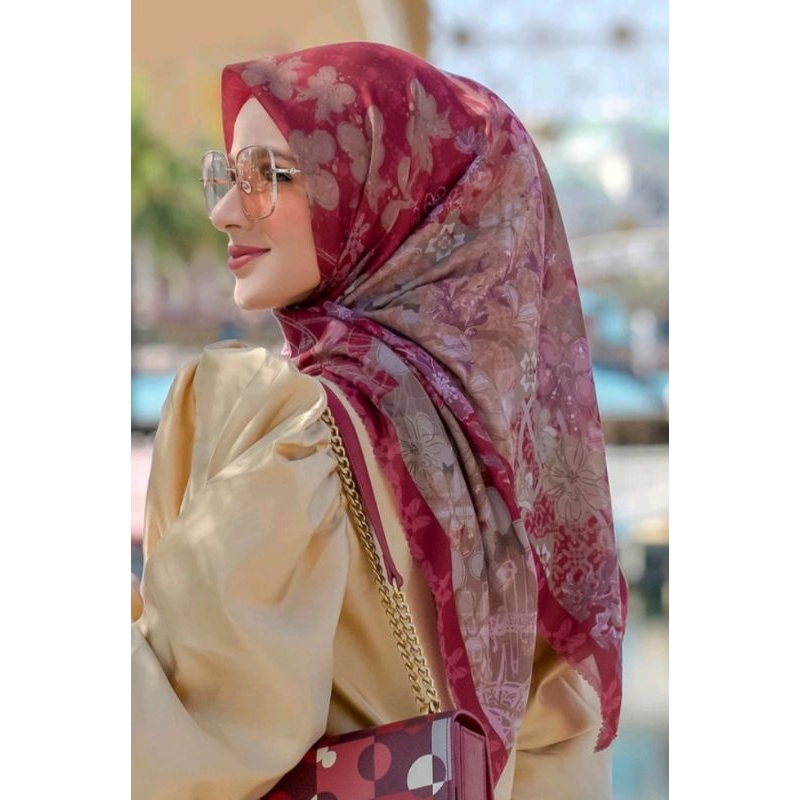 Buttonscarves The Dream Park Scarlet