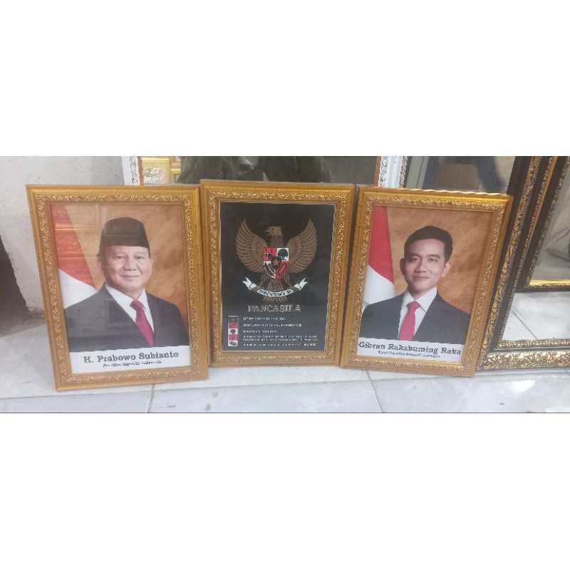 1 Set foto presiden. wakil dan pancasila