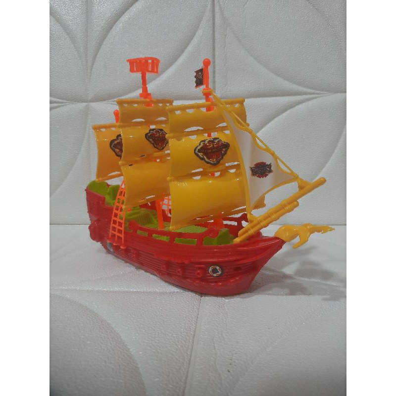 Mainan Kapal Perahu Bajak Laut Mesin Gosok Tanpa Baterai - Mainan Miniatur Kapal Perahu