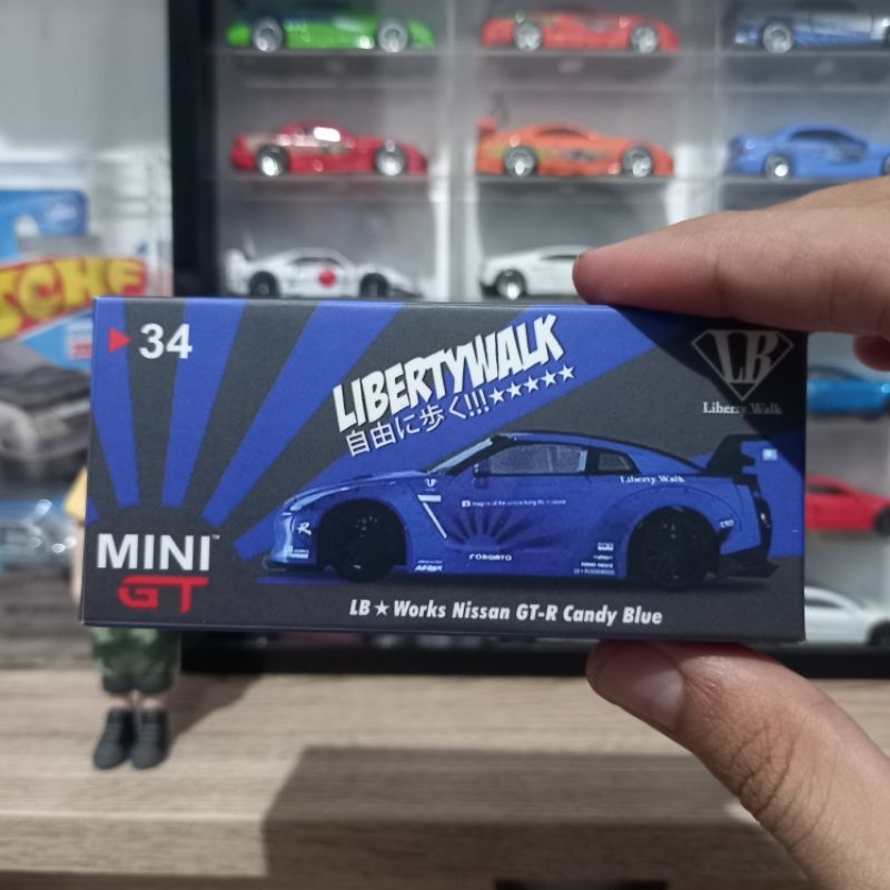 Custom Box #34 Nissan GT-R R35 LBWK Candy Blue MiniGT