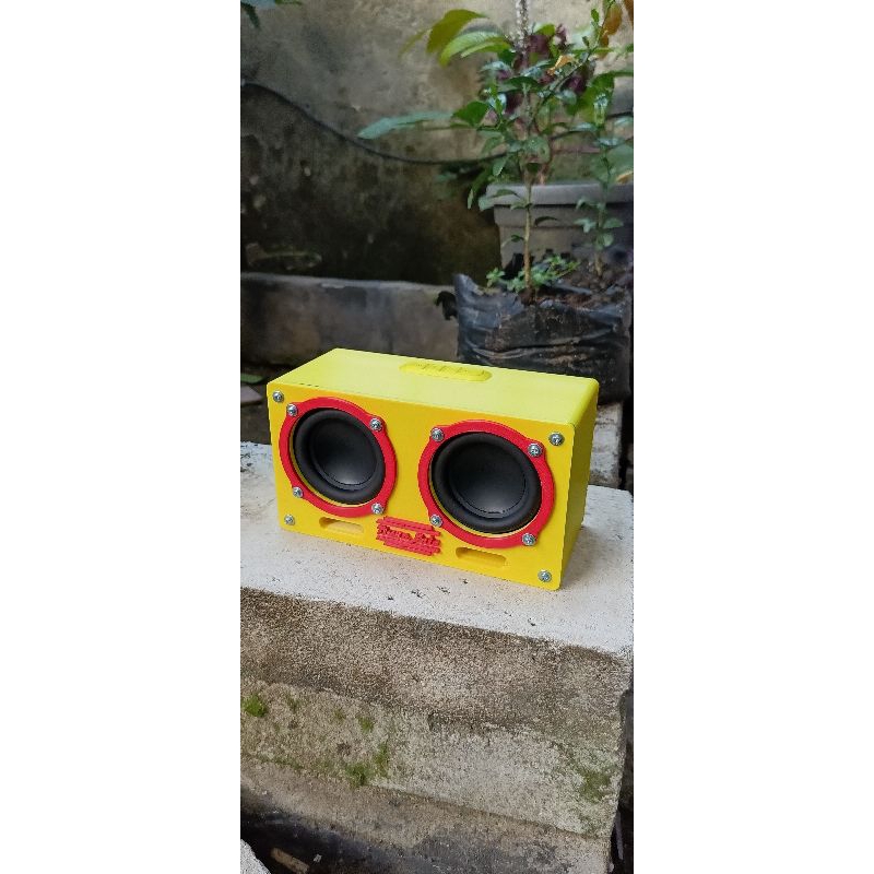 speaker custom bisa pakai nama, di buat dari bahan PLA dengan menggunakan mesin 3D printing